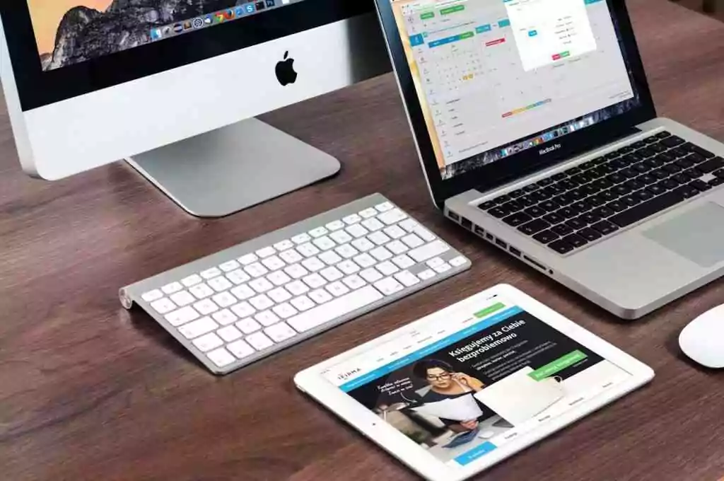 UAE's Top 15 Online Money-Makers: Digital Empire Start 28 macbook-apple-imac-computer-39284-39284.jpg