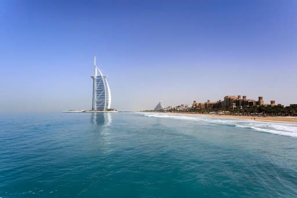 بطاقة الهوية الإماراتية الخاصة بك في لمح البصر: دليل مركز اليلايص 2 برج العرب