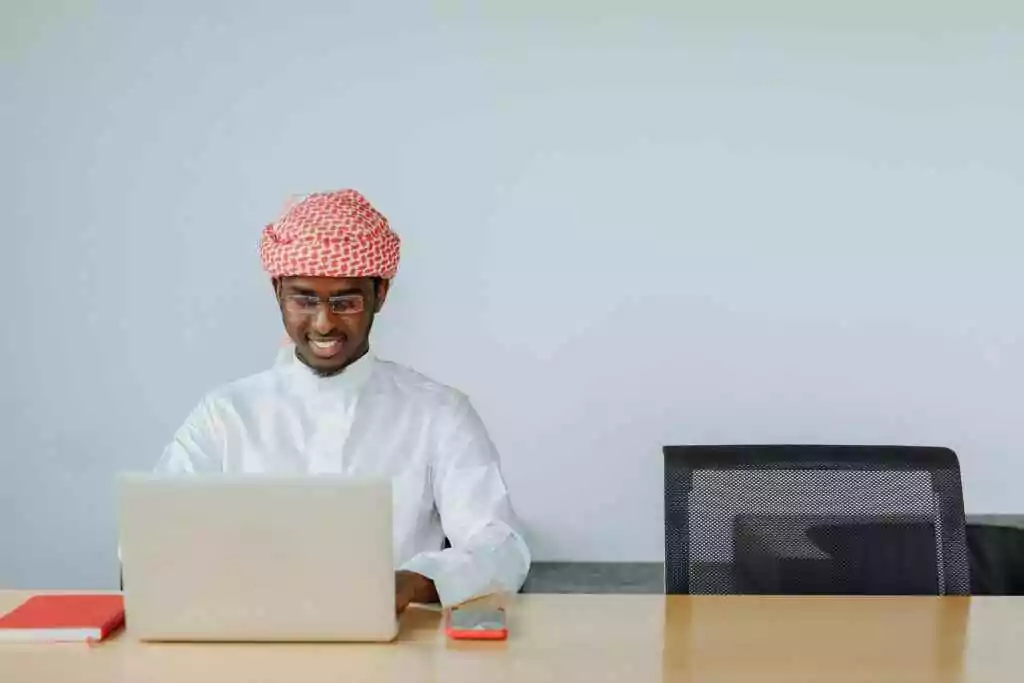 Easy Bahrain Visa from Dubai: Fast & Reliable Application 8 An Arab man using laptop