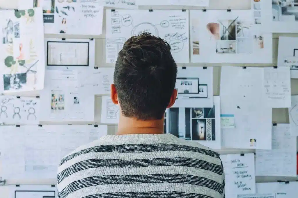 Dubai Startup: Your 10-Step Guide to Success 10 startup, whiteboard, room
