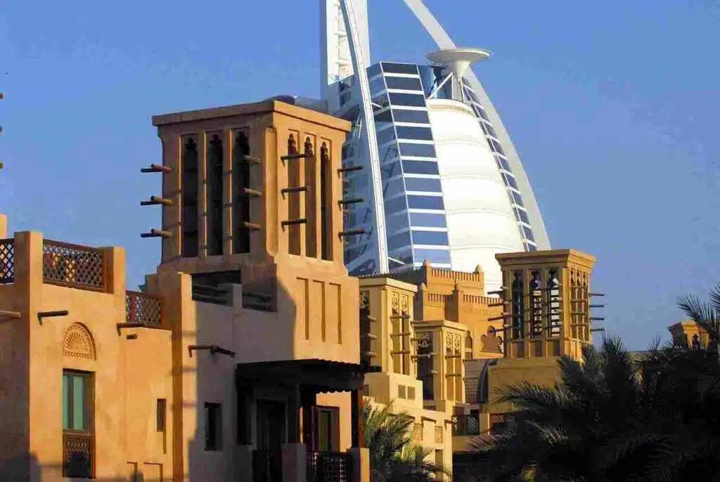 ديرة تسرق! فنادق تبدأ من AED 100 (الليلة!)