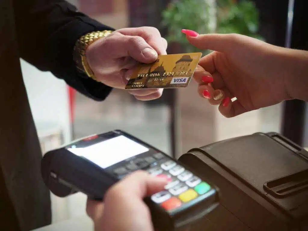 تسهل بطاقة FAB Prepaid الأمور المالية للشركات في الإمارات العربية المتحدة. تعرف على كيفية إدارة الأموال الصغيرة وأتمتة المدفوعات وتعزيز الأمان من خلال هذا الدليل سهل الاستخدام.